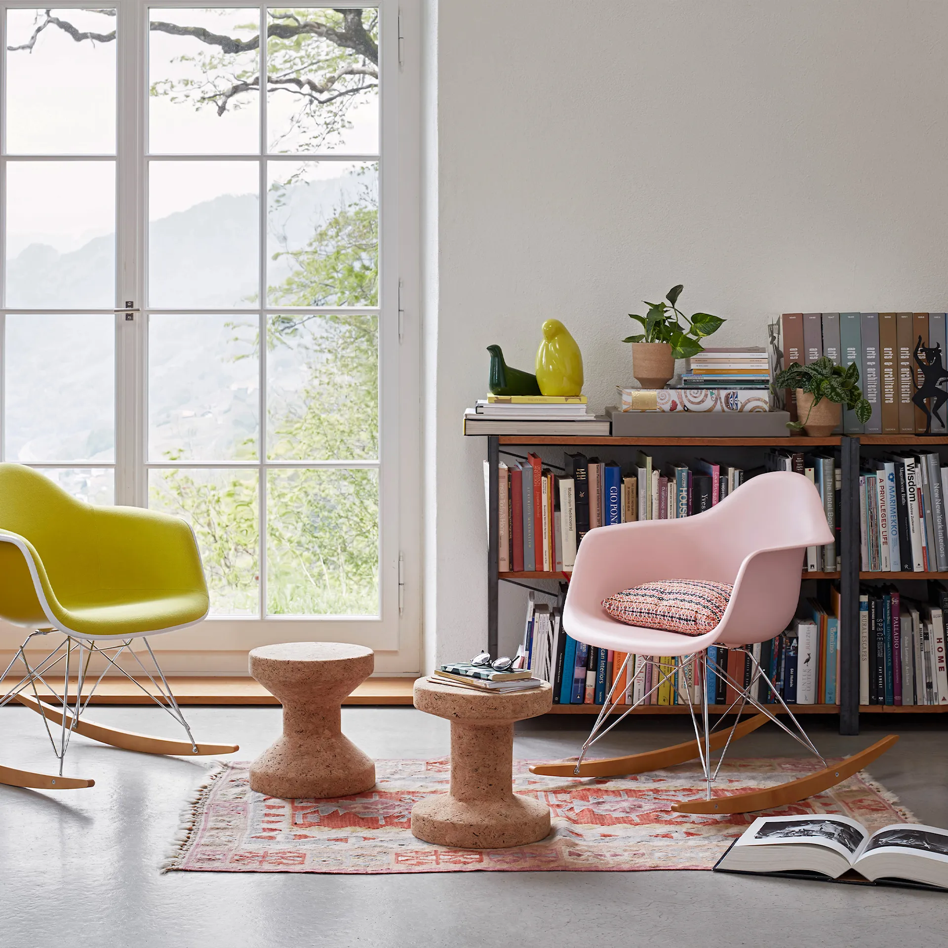 Eames RE Plastic Armchair RAR gungstol Basic Dark/Golden Maple - Vitra - Charles & Ray Eames - NO GA