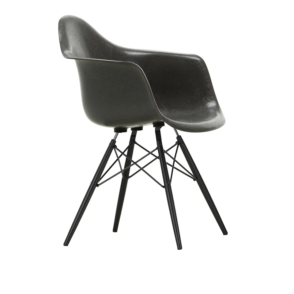 Eames Fiberglass Armchair DAW karmstol Black Maple