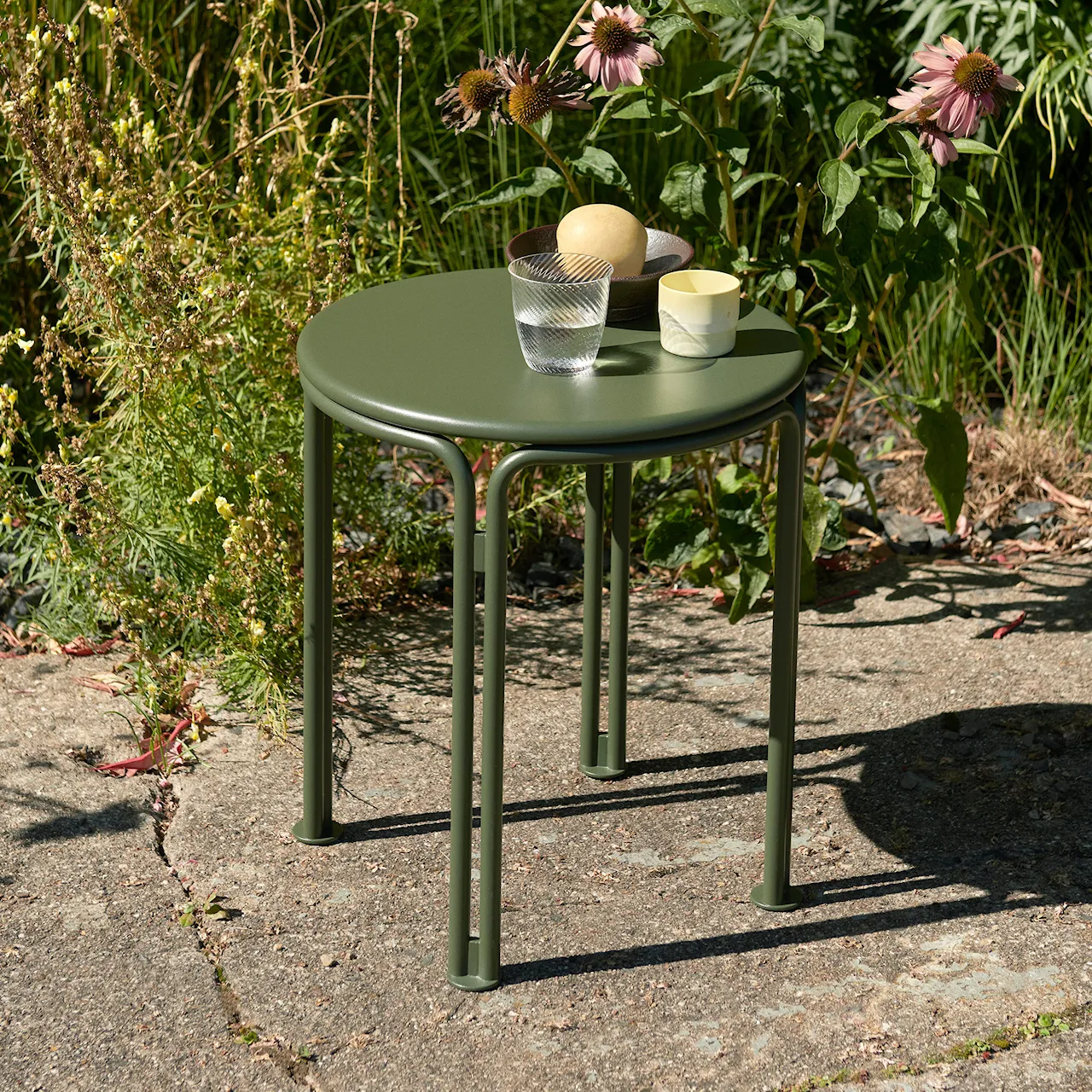 Thorvald SC102 sidobord utomhus