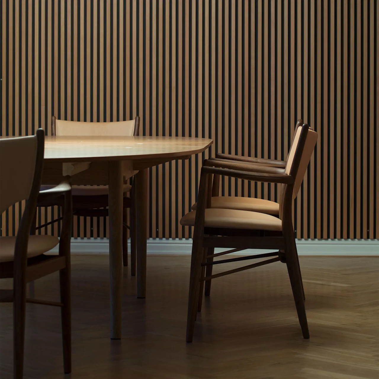 46 armstol Walnut