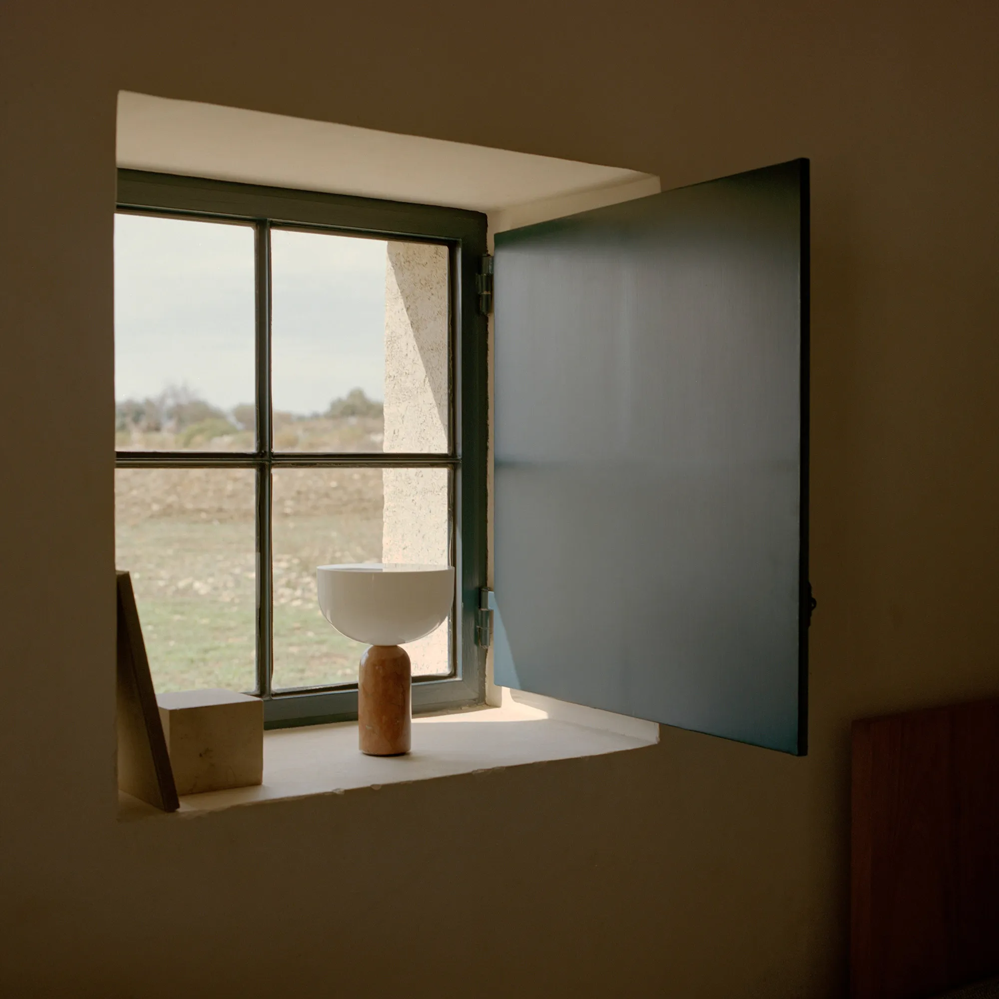 Kizu Table Lamp Portable - 4