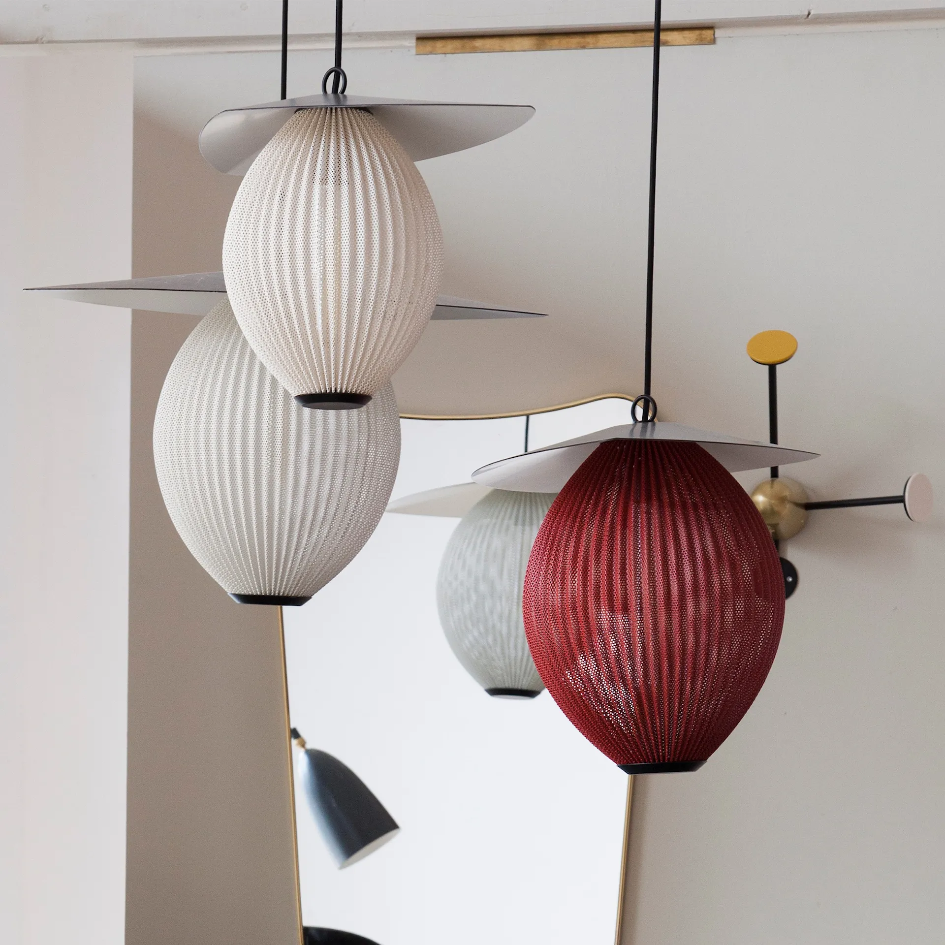 Satellite Pendant Lamp Medium - Gubi - Mathieu Matégot - NO GA