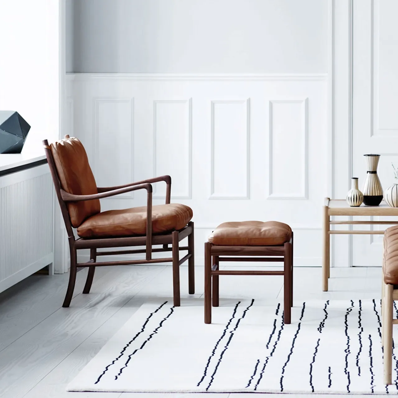 Ow149f - colonial footstool, valnöt, klarlackad
