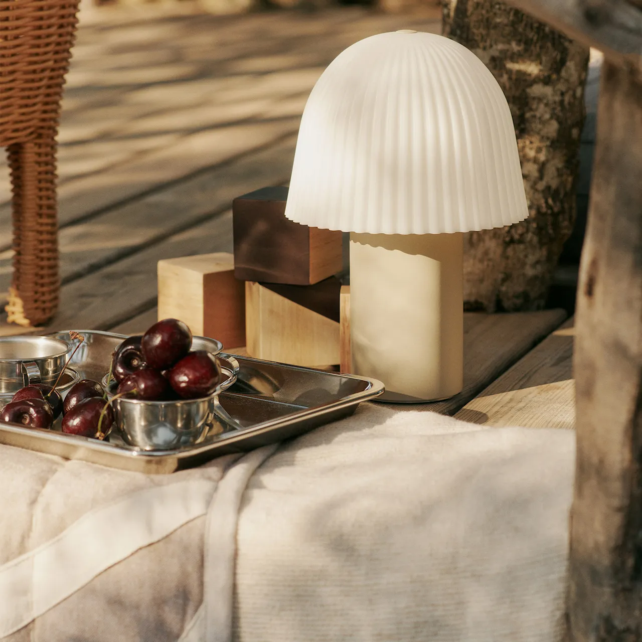 Frill portabel lampa