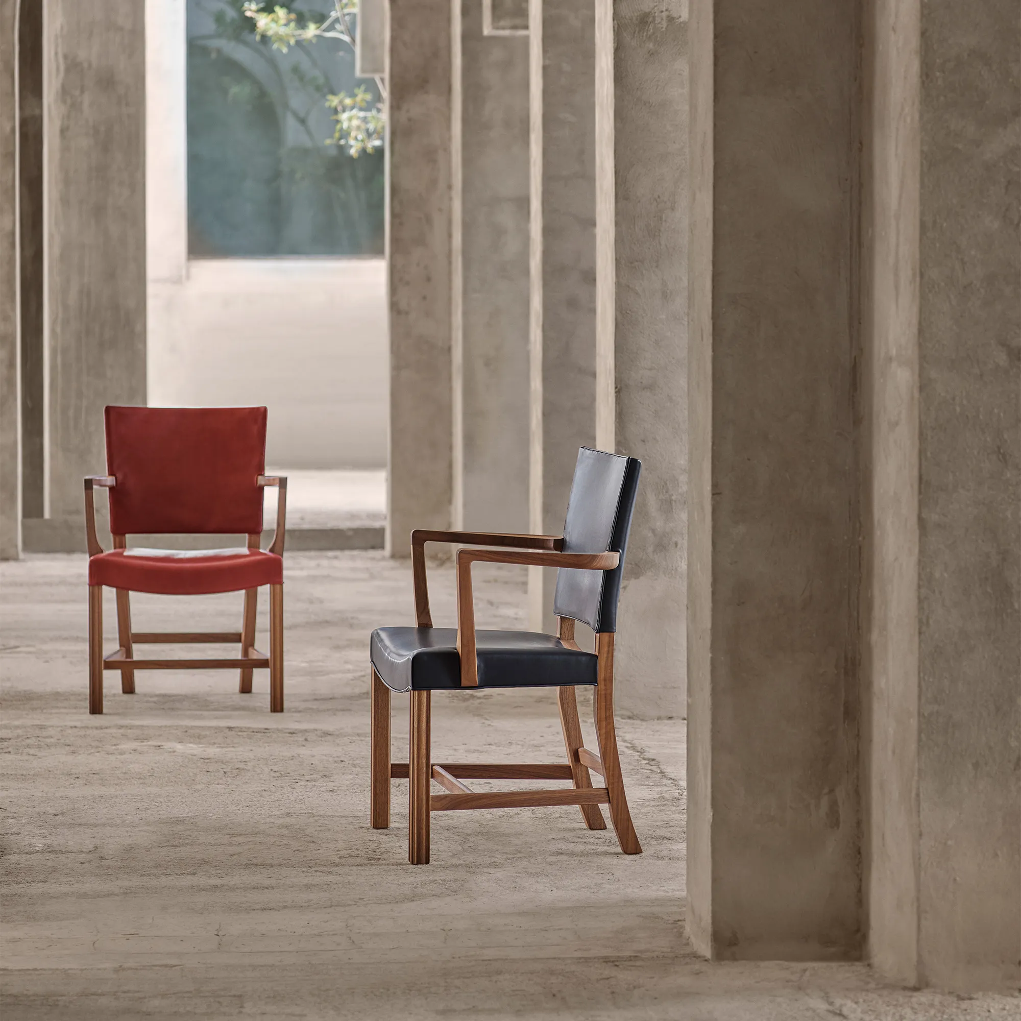 KK37581 The Large Red Armchair karmstol
