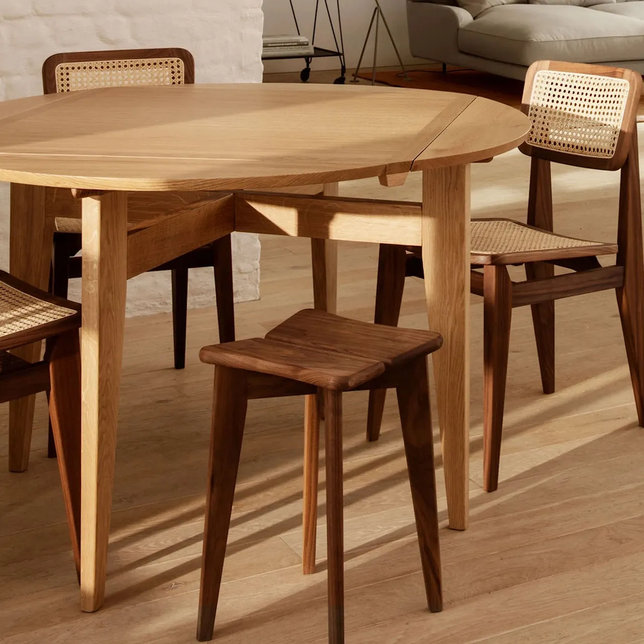 B-Table Dining Table, Pivoting Extendable Top, Oak Matt Lacquered