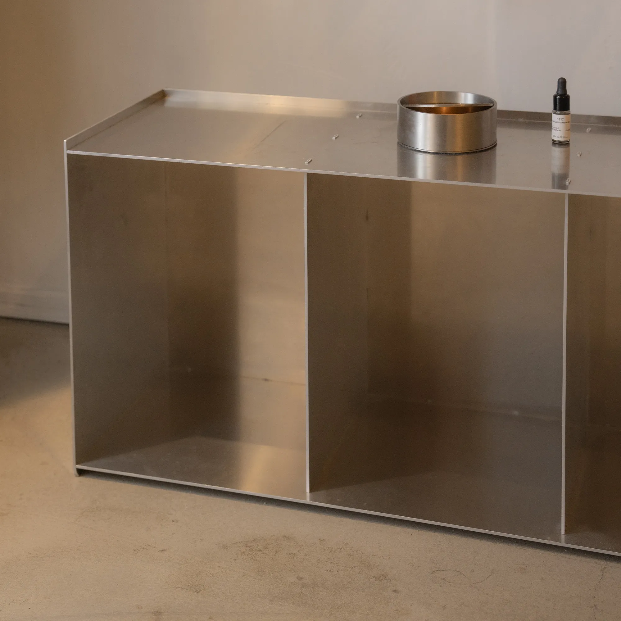Rivet Case sideboard - 12
