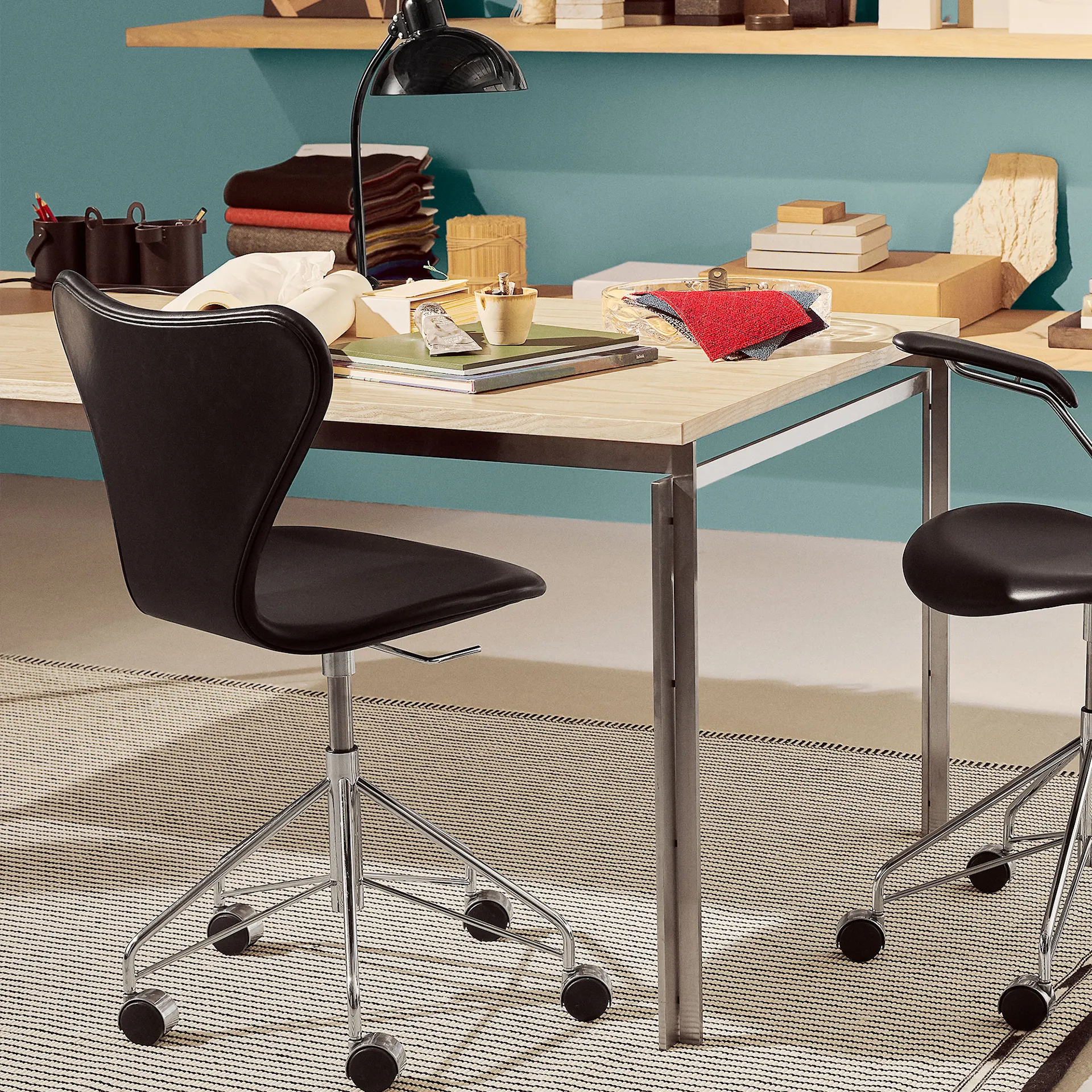 3117 Sjuan - Helklädd Läder / Soft Black - Fritz Hansen - Arne Jacobsen - NO GA