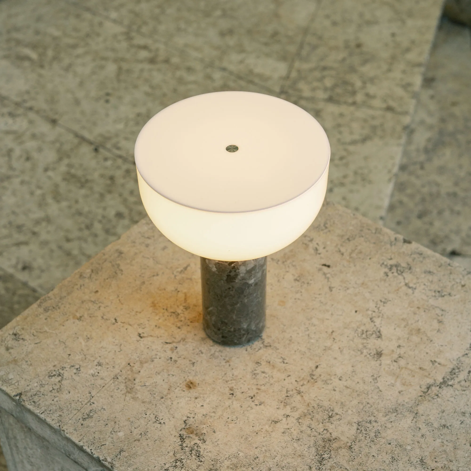 Kizu Table Lamp Portable - 4