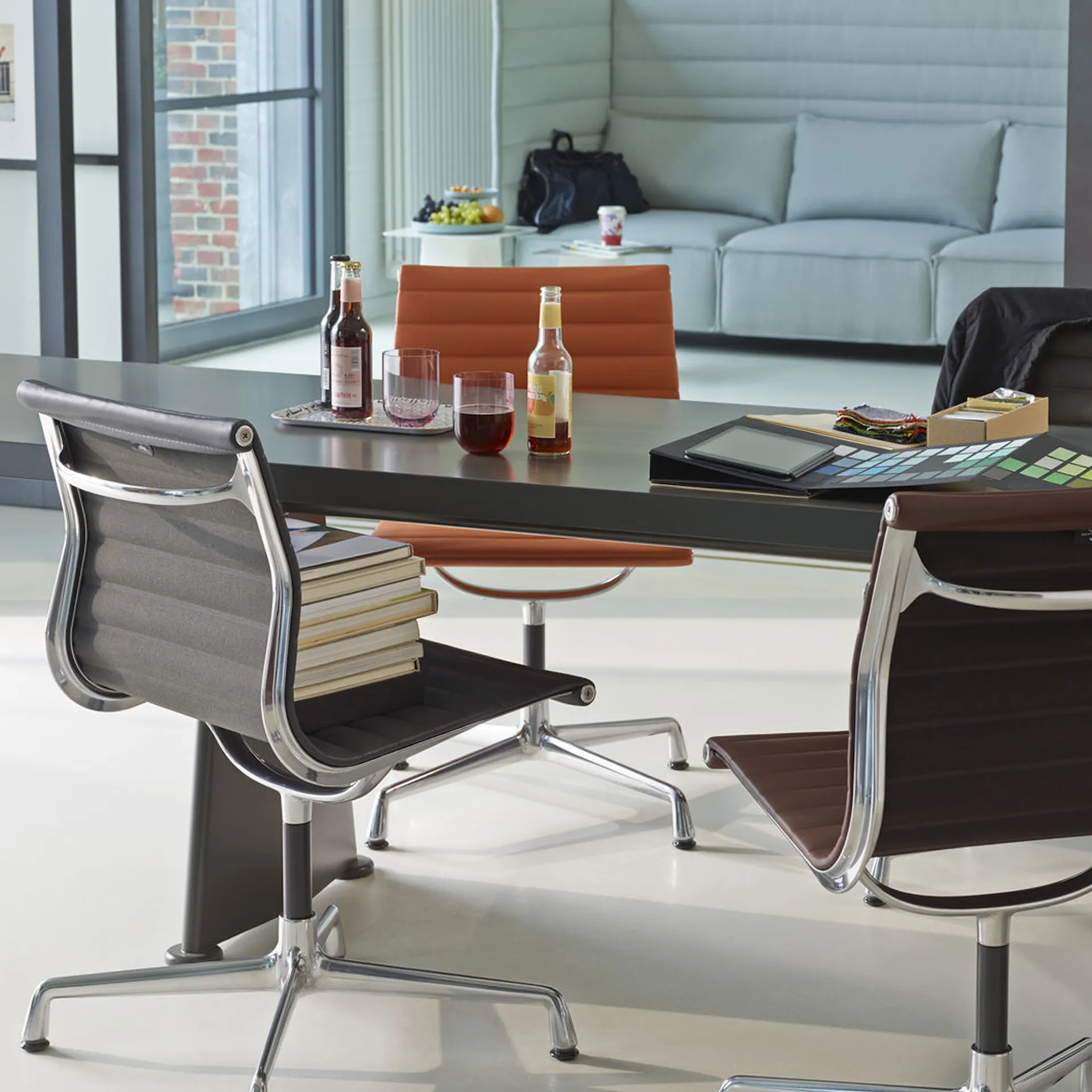 EA 108 skrivbordsstol Polished - Vitra - Charles & Ray Eames - NO GA