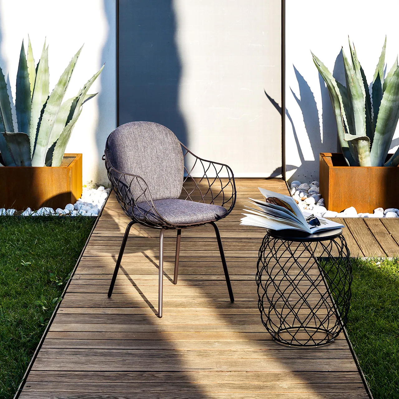 Pina Chair Outdoor Brown frame/Brown-blue cushions