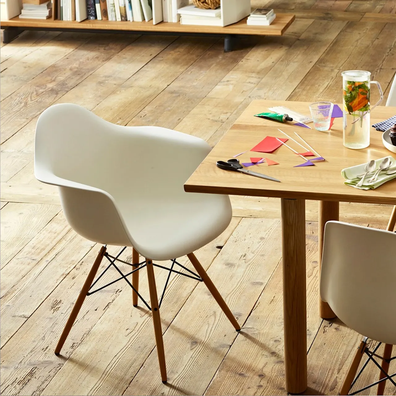 Eames Plastic Armchair DAW - 11 Pebble - Dark Maple