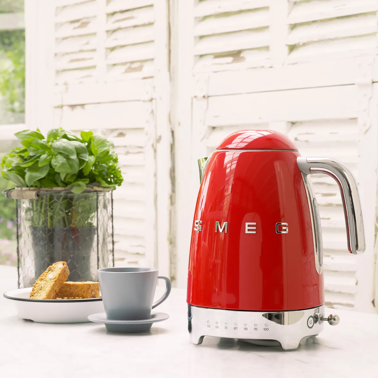 Smeg Variable Temperature Kettle Red