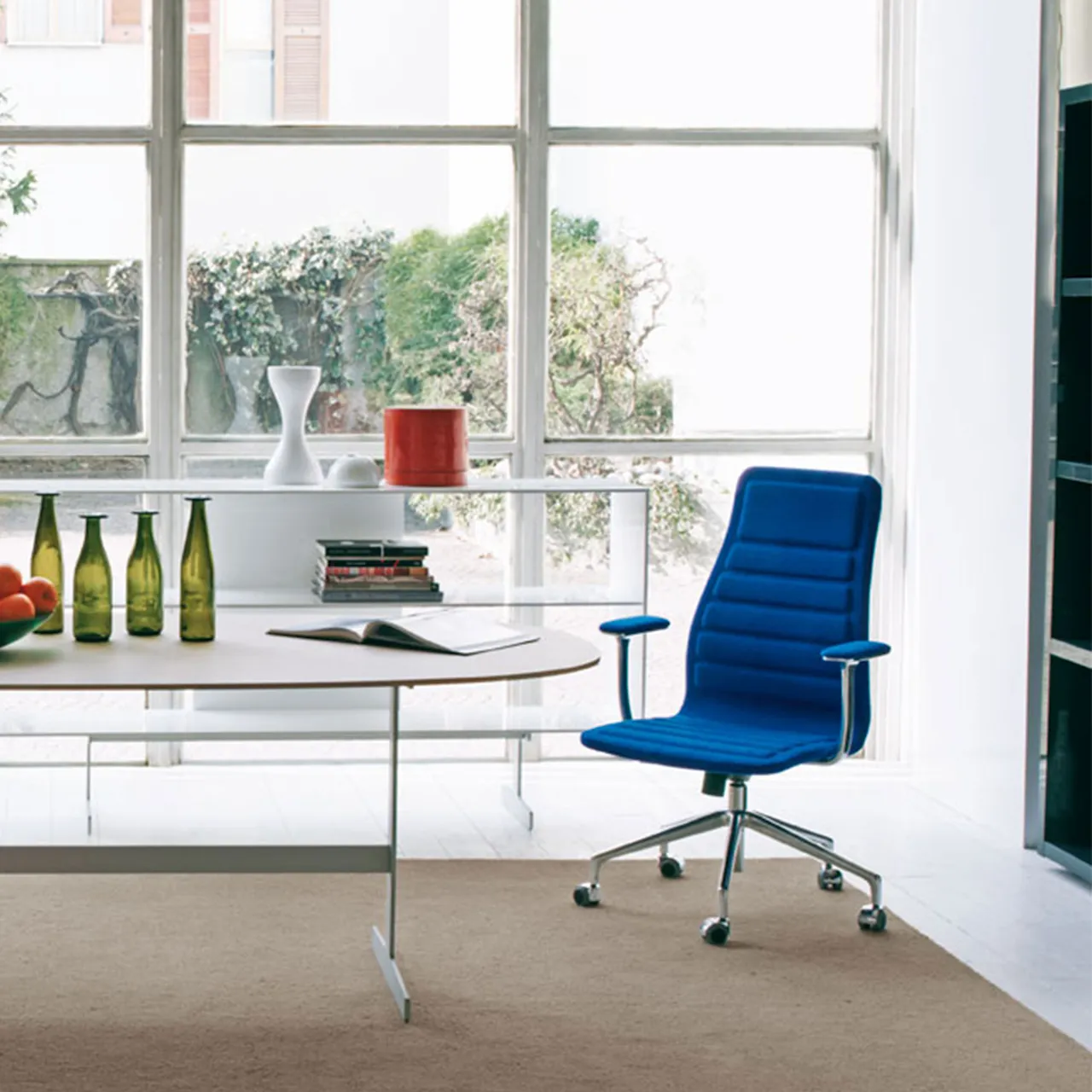 Lotus Medium Chair