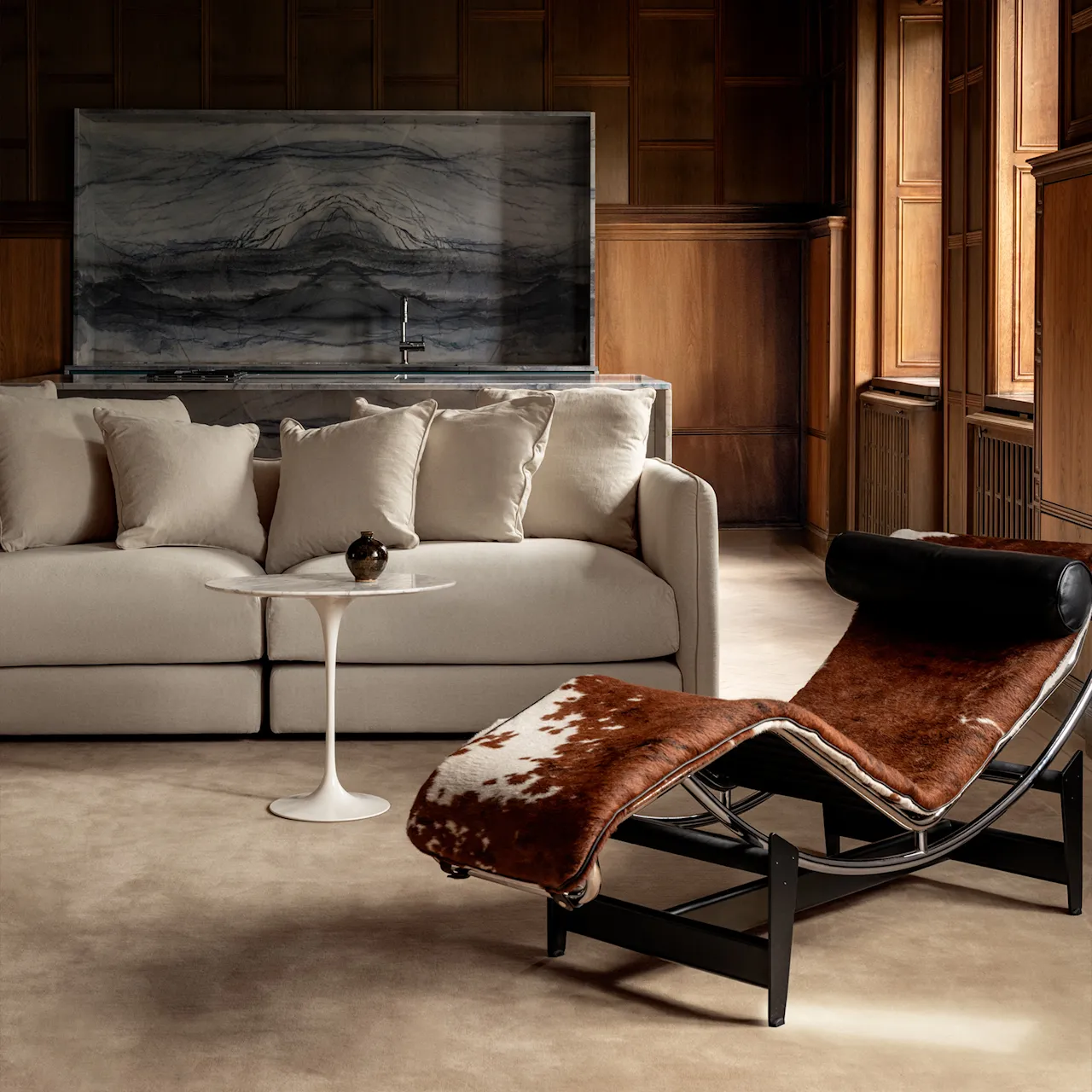 Saarinen Oval sidobord Black
