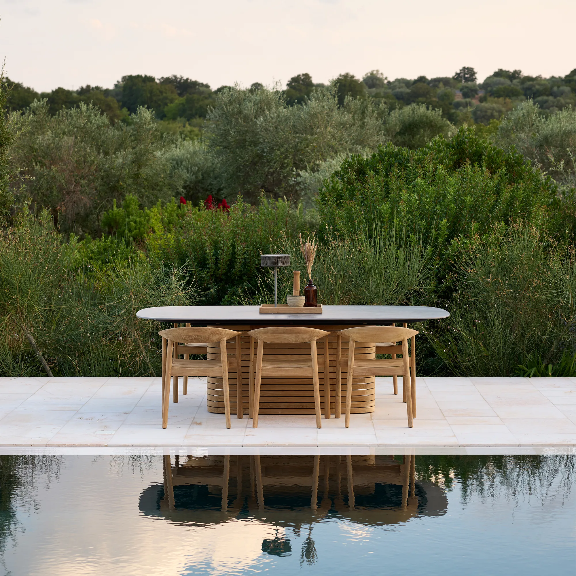 Mellow matbord utomhus - 4