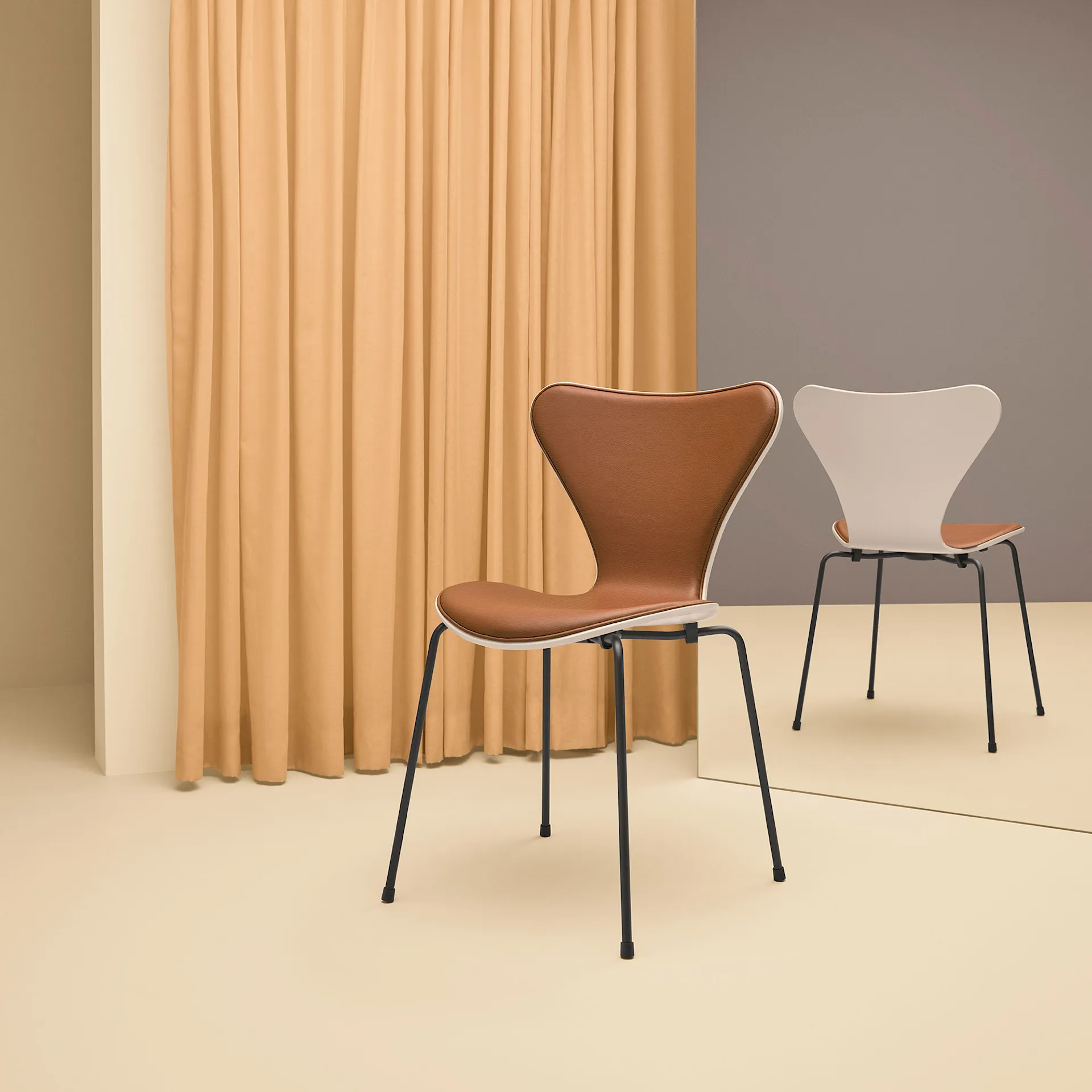 3107 Sjuan - Framsidesklädd - Fritz Hansen - Arne Jacobsen - NO GA