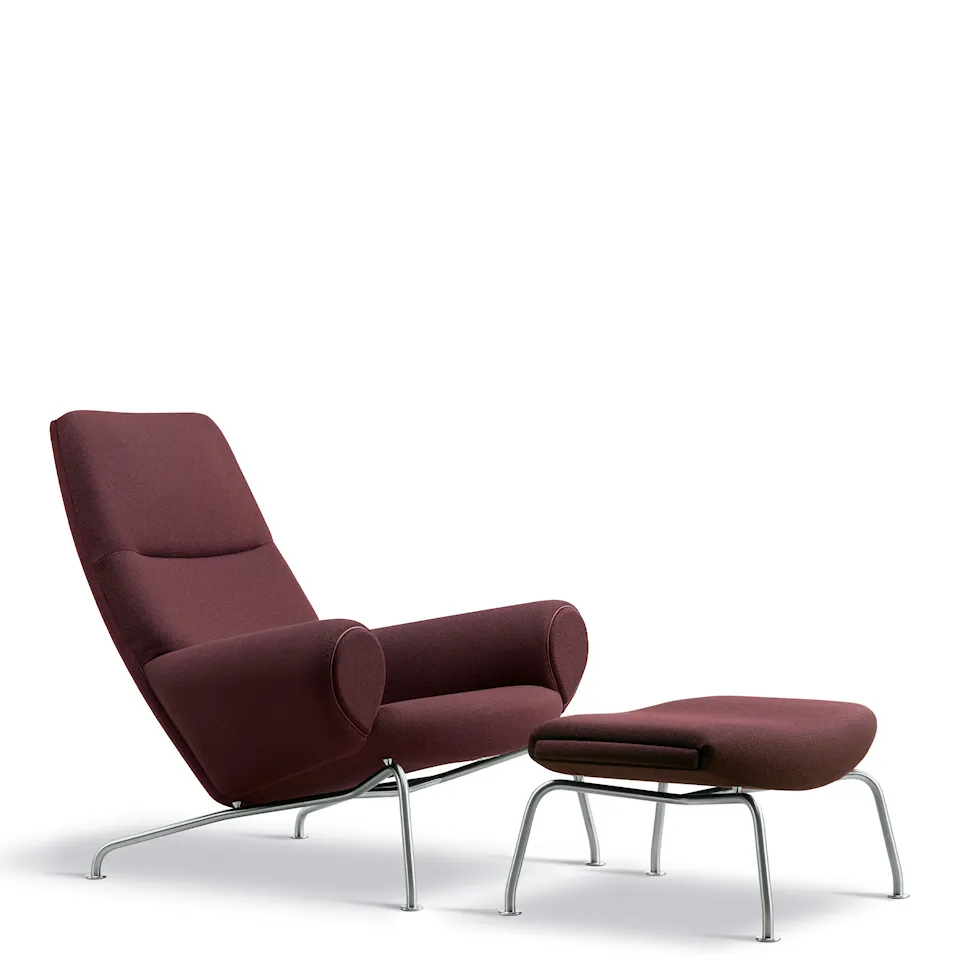 Wegner Queen fåtölj med fotpall