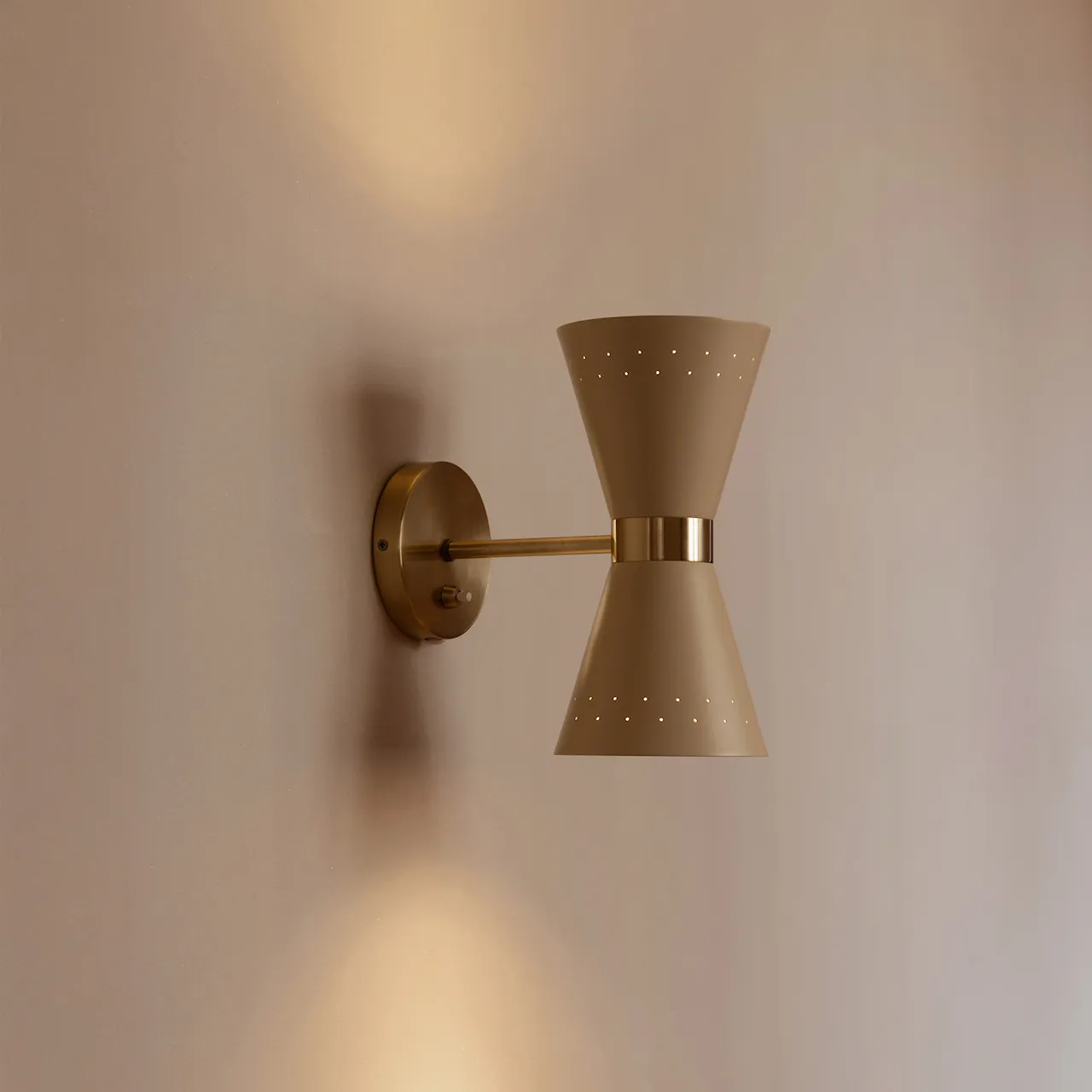 Collector vägglampa