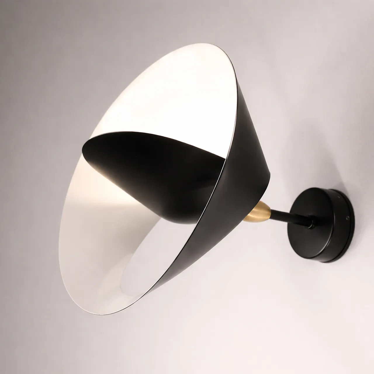 Saturn vägglampa