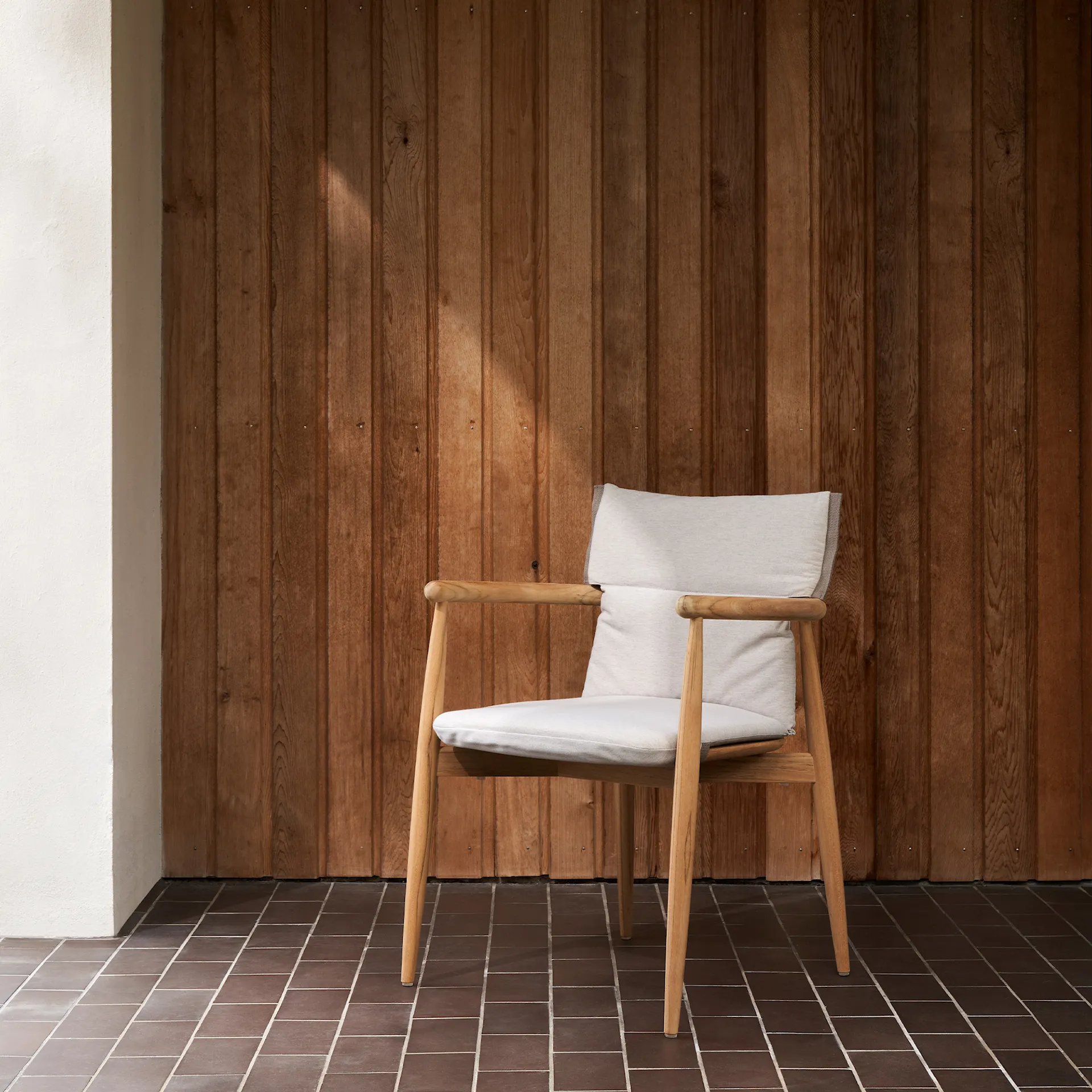 E008 Embrace Outdoor Dining Chair - Carl Hansen - NO GA