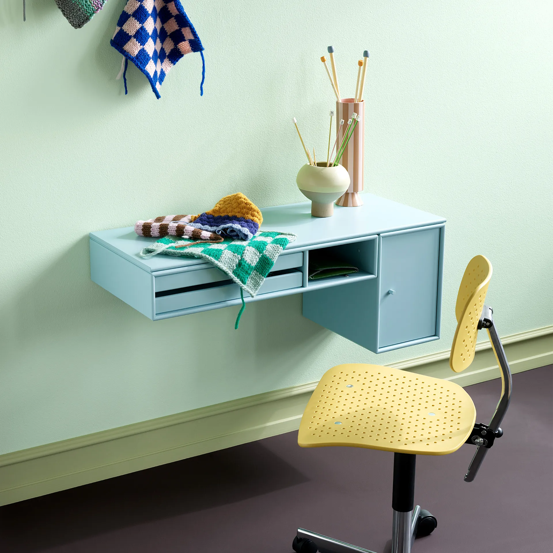 Bureau Work Desk - Anthracite - Montana - Peter J. Lassen - NO GA