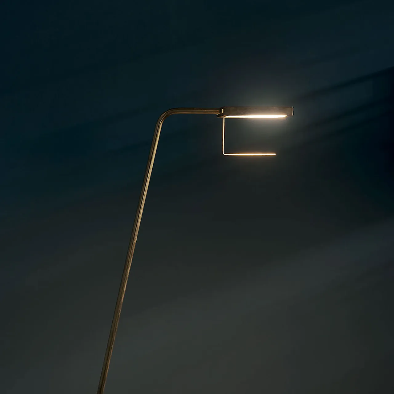 Blade Floor Lamp