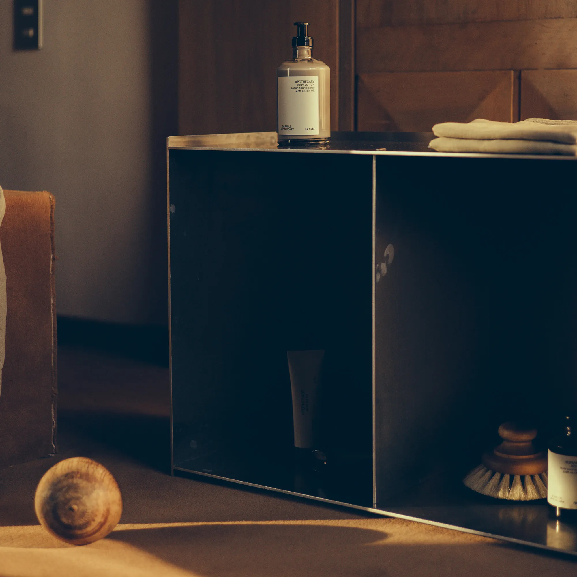 Rivet Case sideboard - 10
