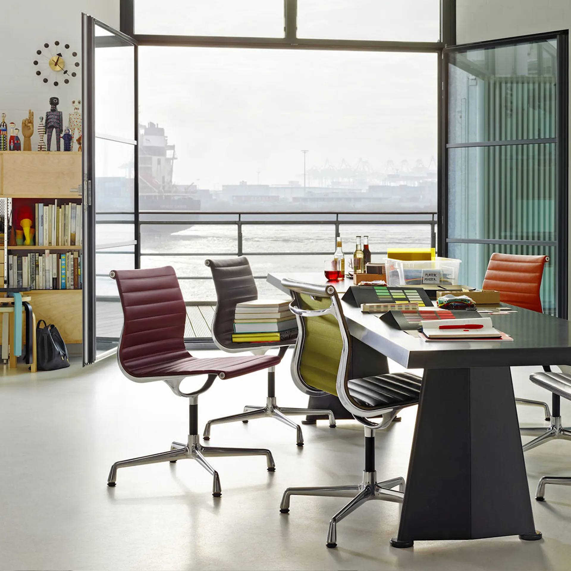 EA 108 skrivbordsstol Polished - Vitra - Charles & Ray Eames - NO GA