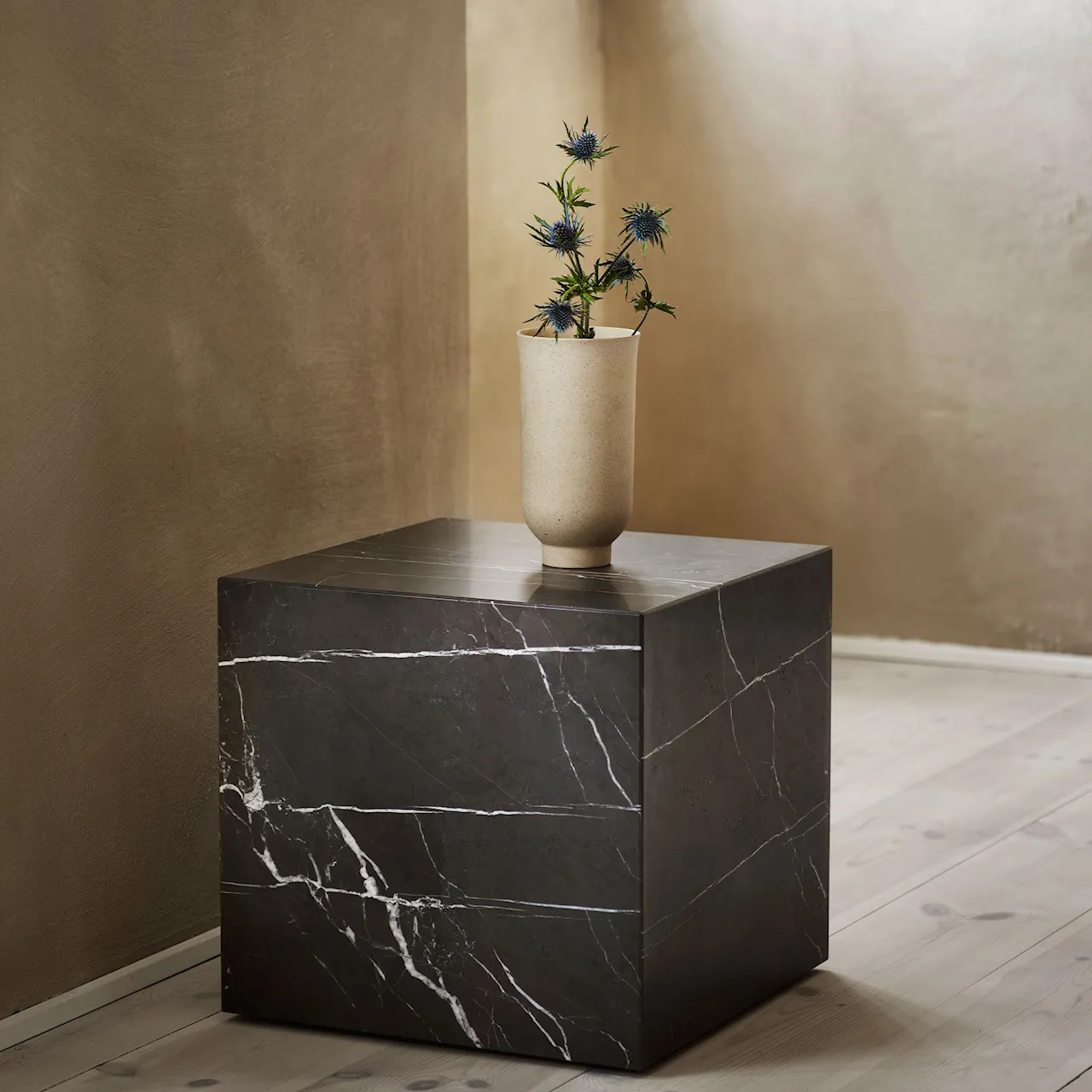 Plinth Cubic sidobord