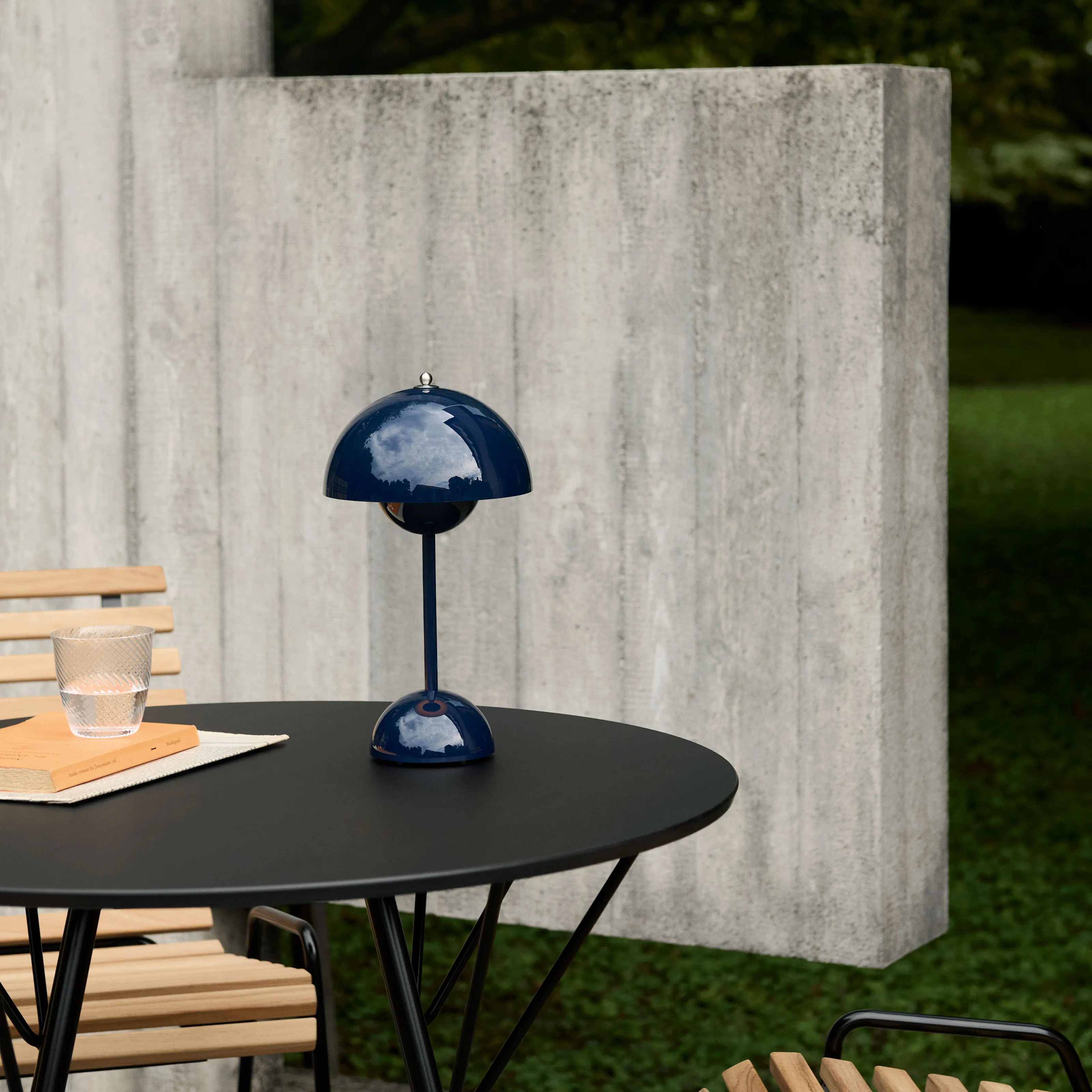 Flowerpot VP9 Portable Table Lamp - 2