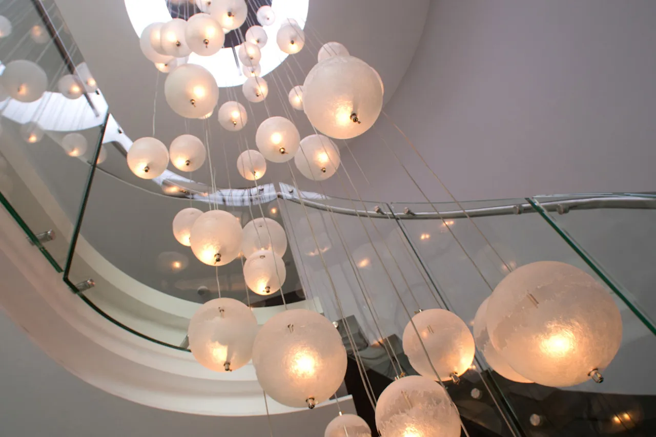 PostKrisi Chandelier