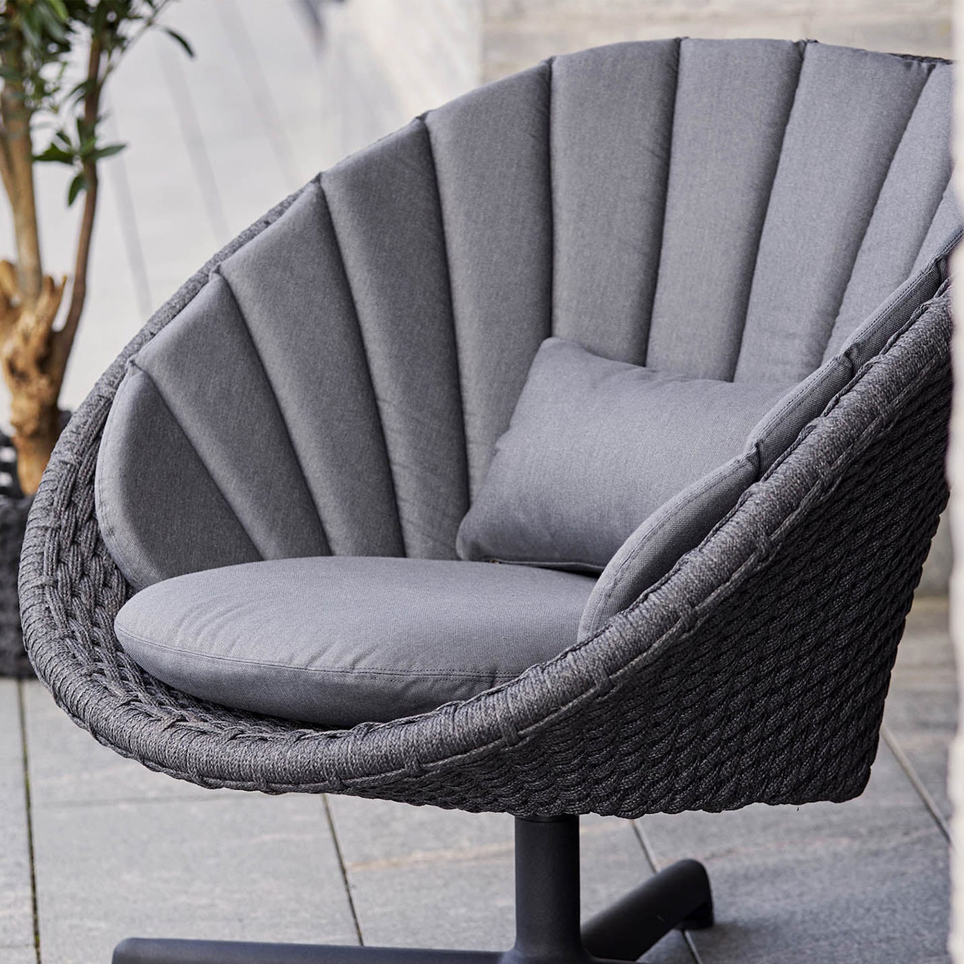 Peacock Cushion Lounge Armchair - Cane-Line - NO GA