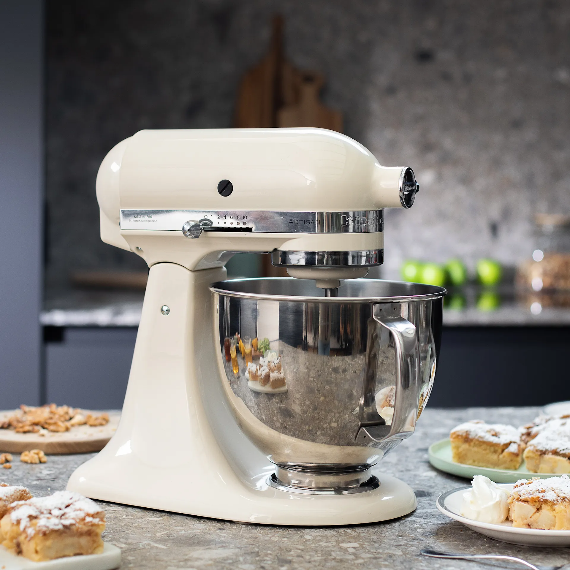 Artisan 5KSM185PSEAC Premium Stand Mixer Almond Cream - KitchenAid - NO GA