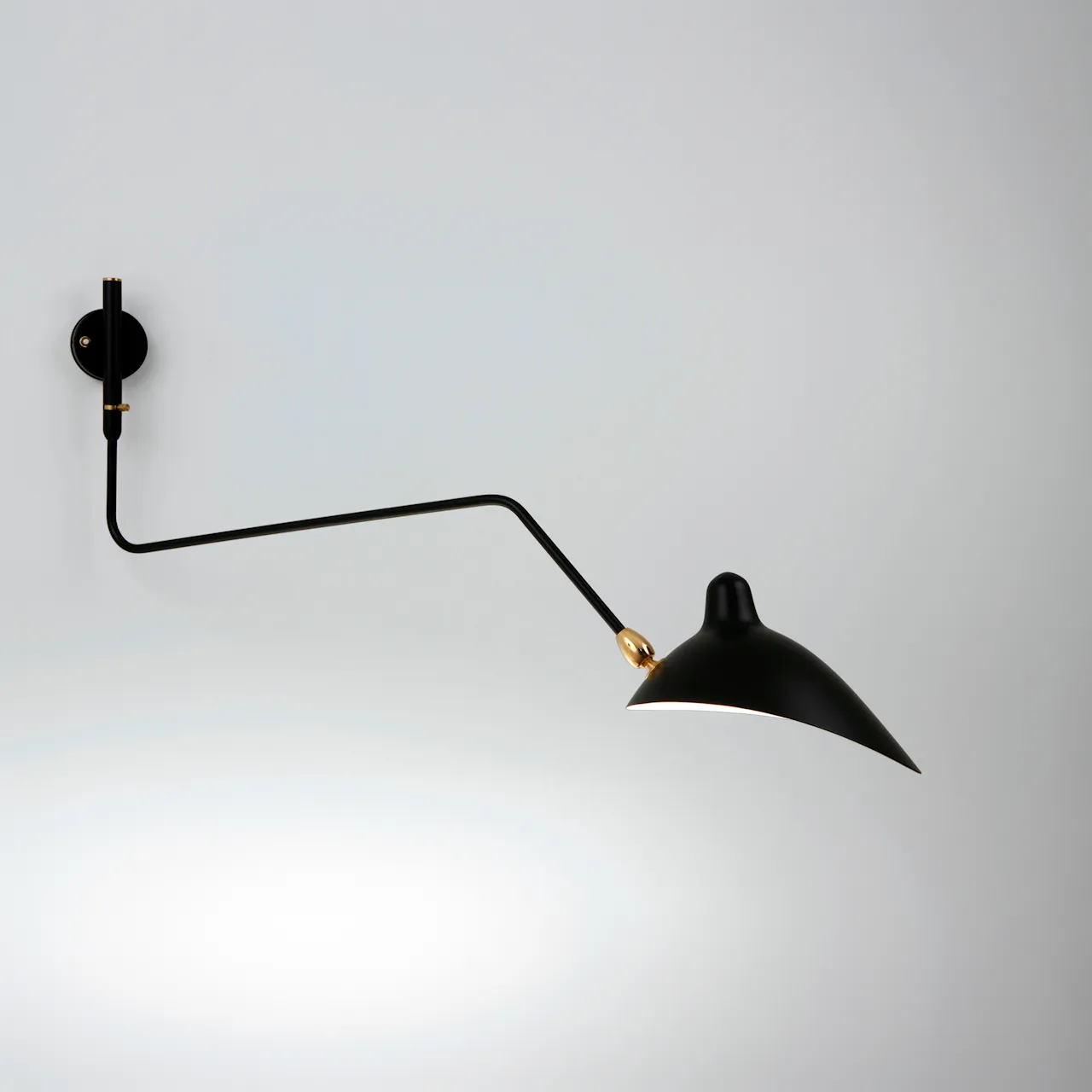 One Curved Swivel Arm läslampa