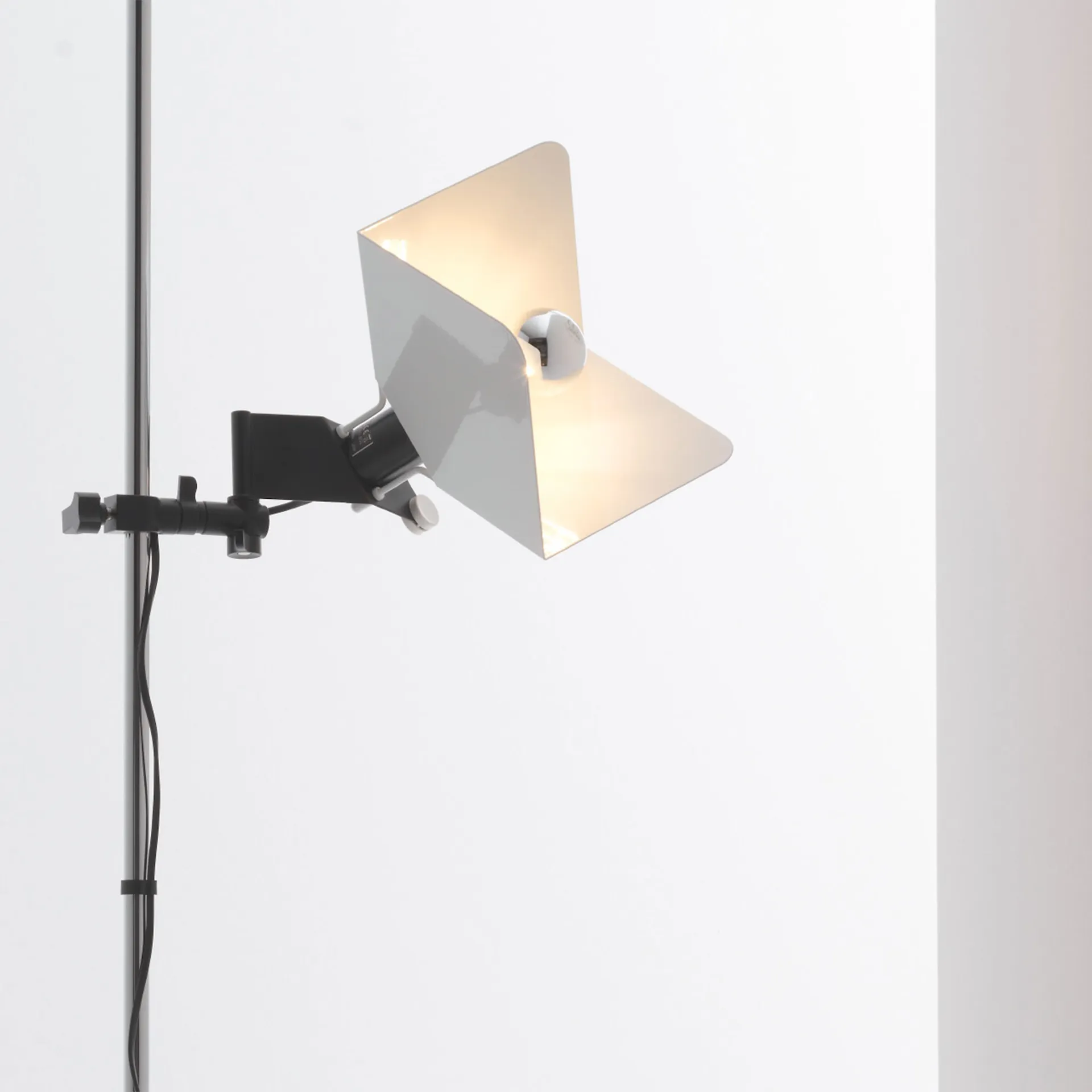 Triedro Floor Lamp - Stilnovo - Joe Colombo - NO GA