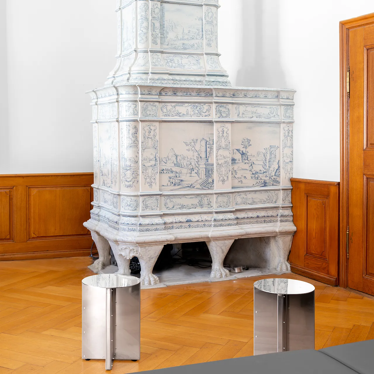 NM22 Side Table