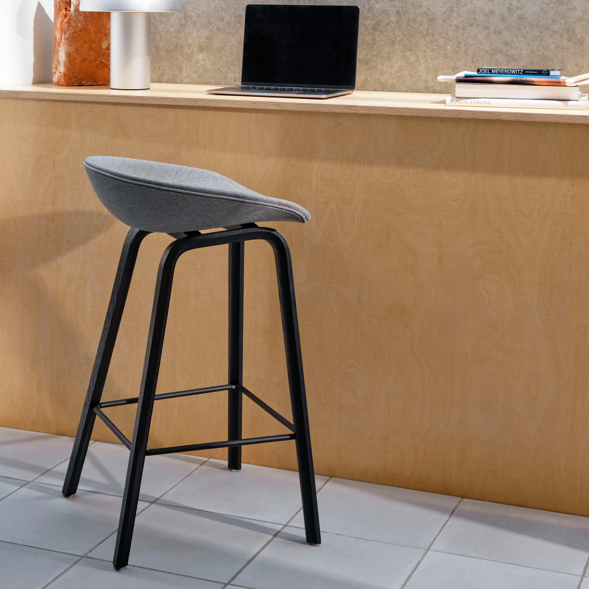 About a Stool AAS33 barpall High Black Oak - HAY - NO GA