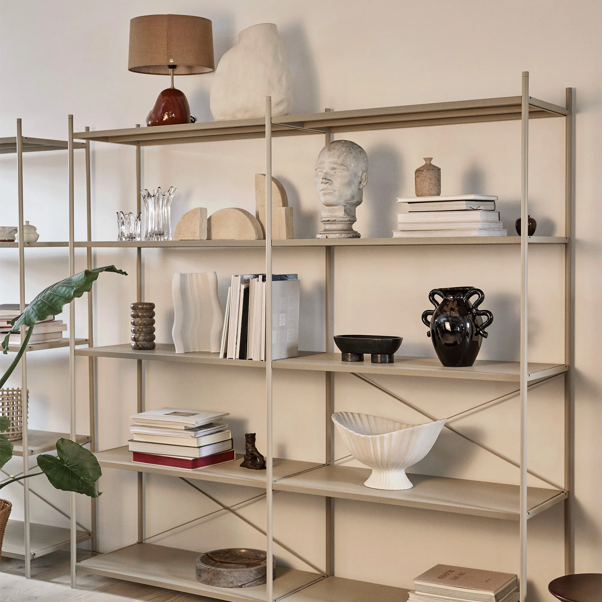 Punctual Solid Metal hyllplan