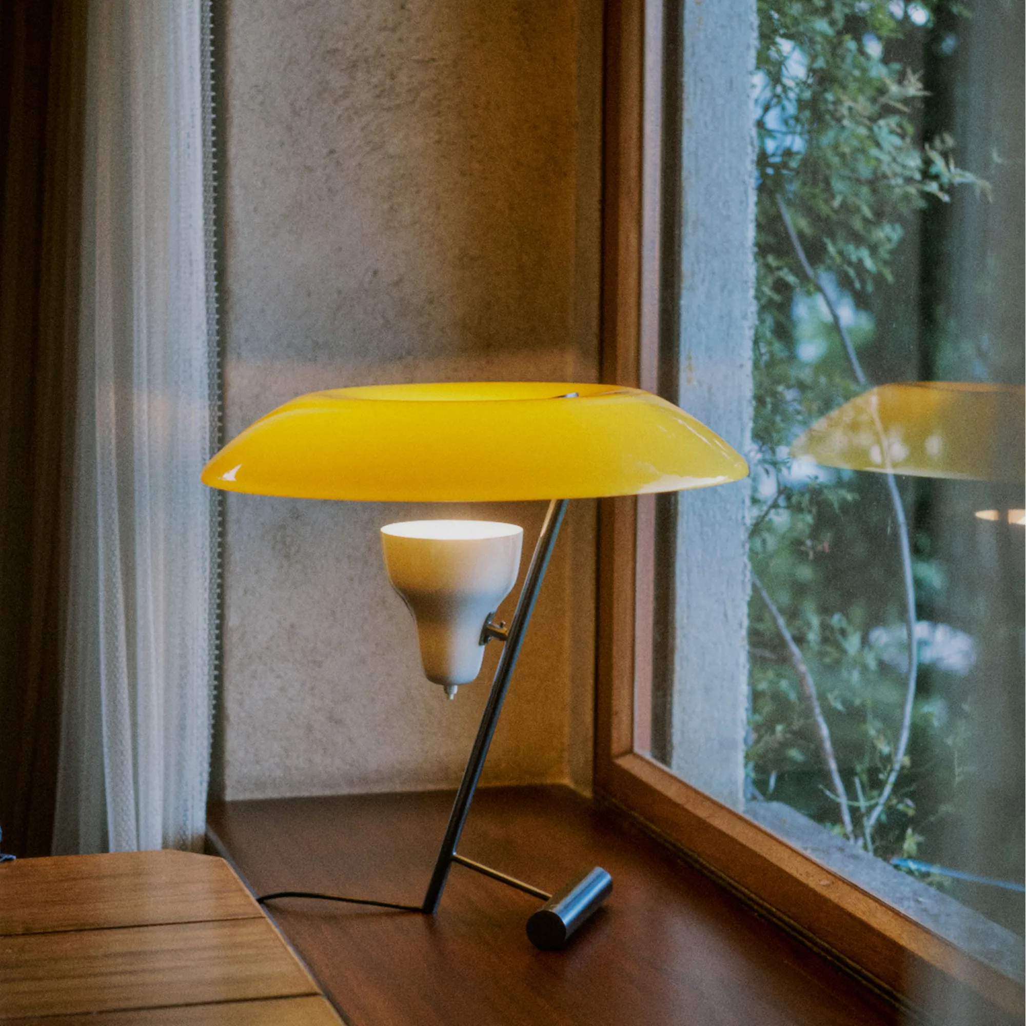 Model 548 table Dark - 4