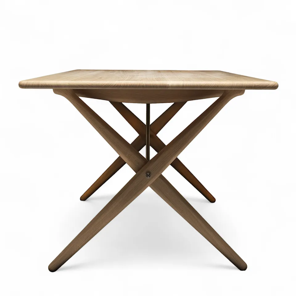 PP85 Cross Legged Table matbord