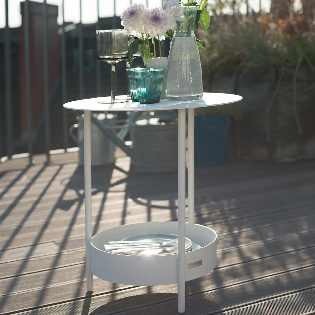 Salsa Pedestal Table