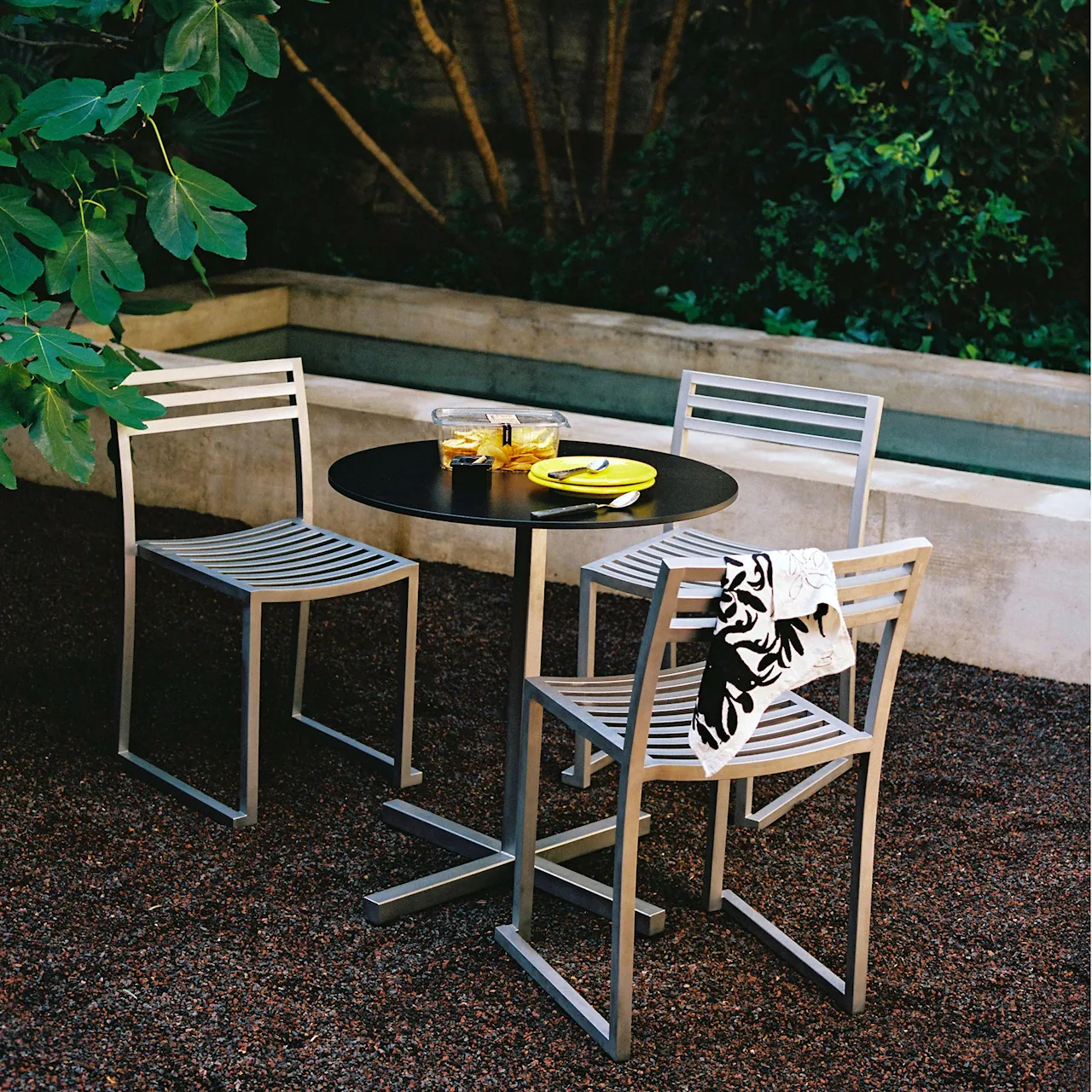 Chop Table Round Black Green