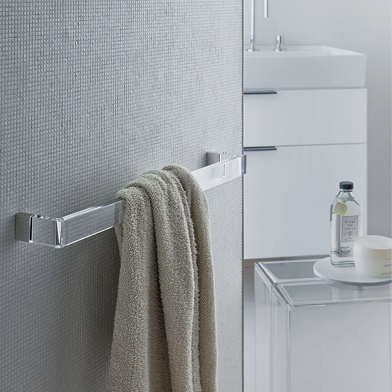 Rail Towel Rack