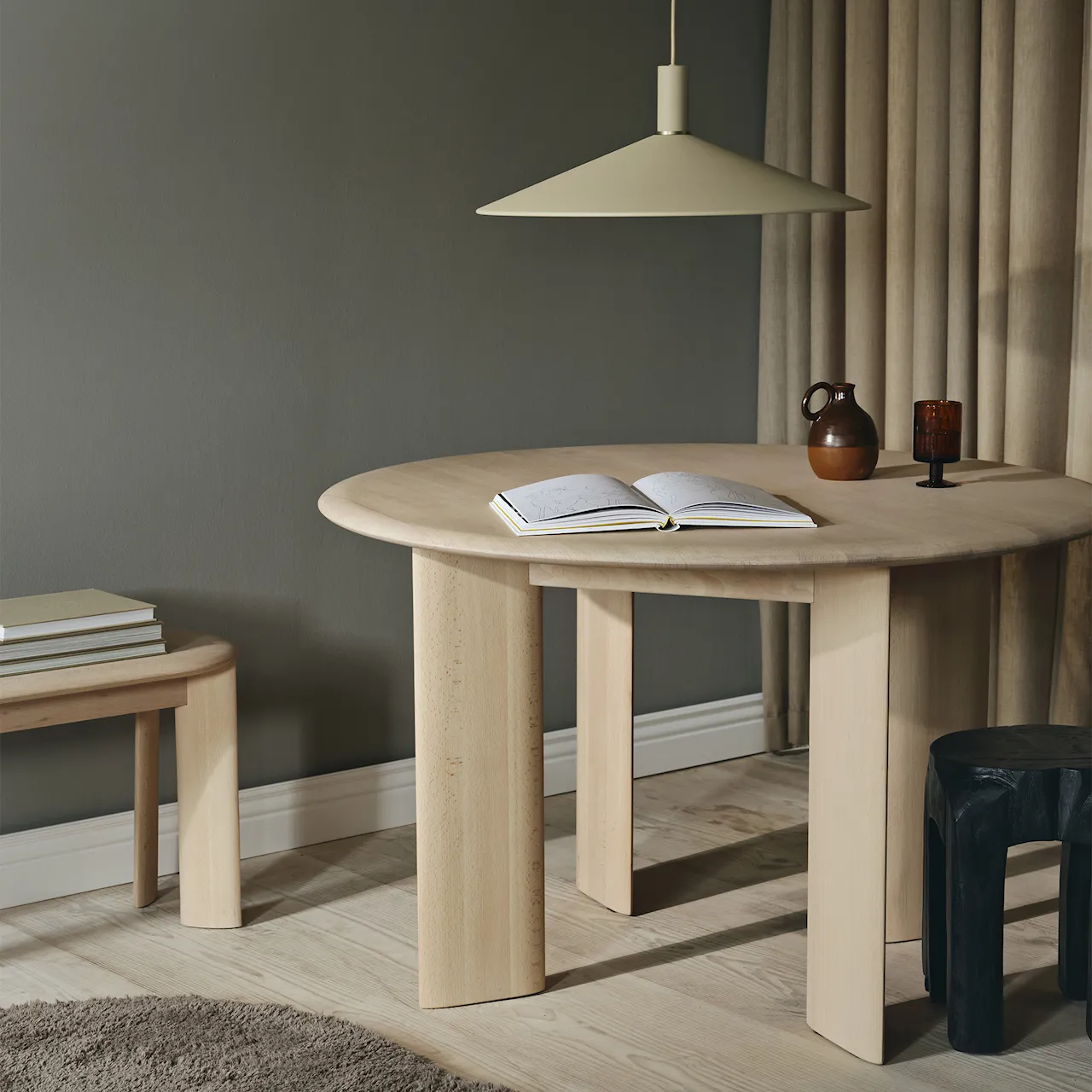 Bevel matbord Ø117 cm
