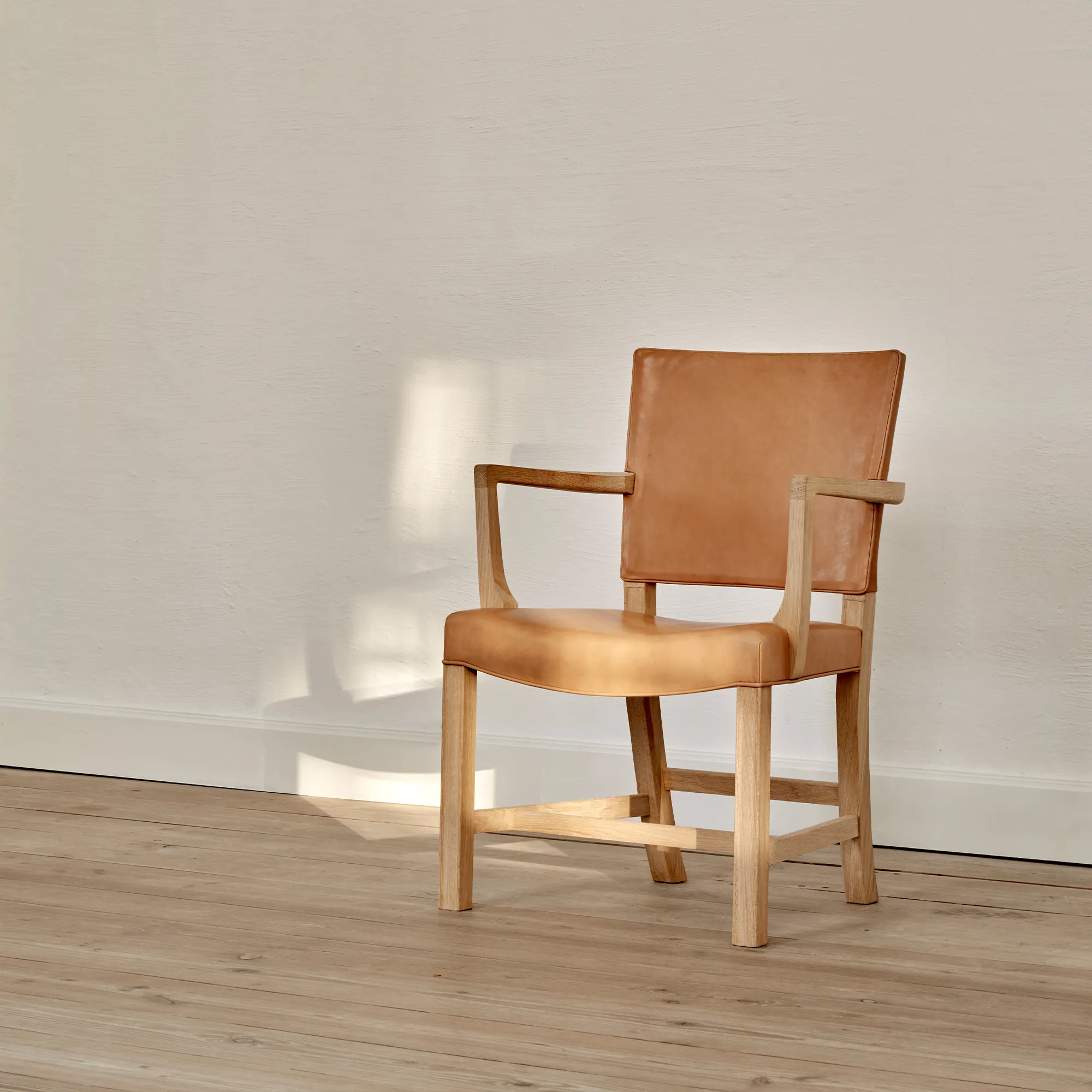 KK37581 The Large Red Armchair karmstol