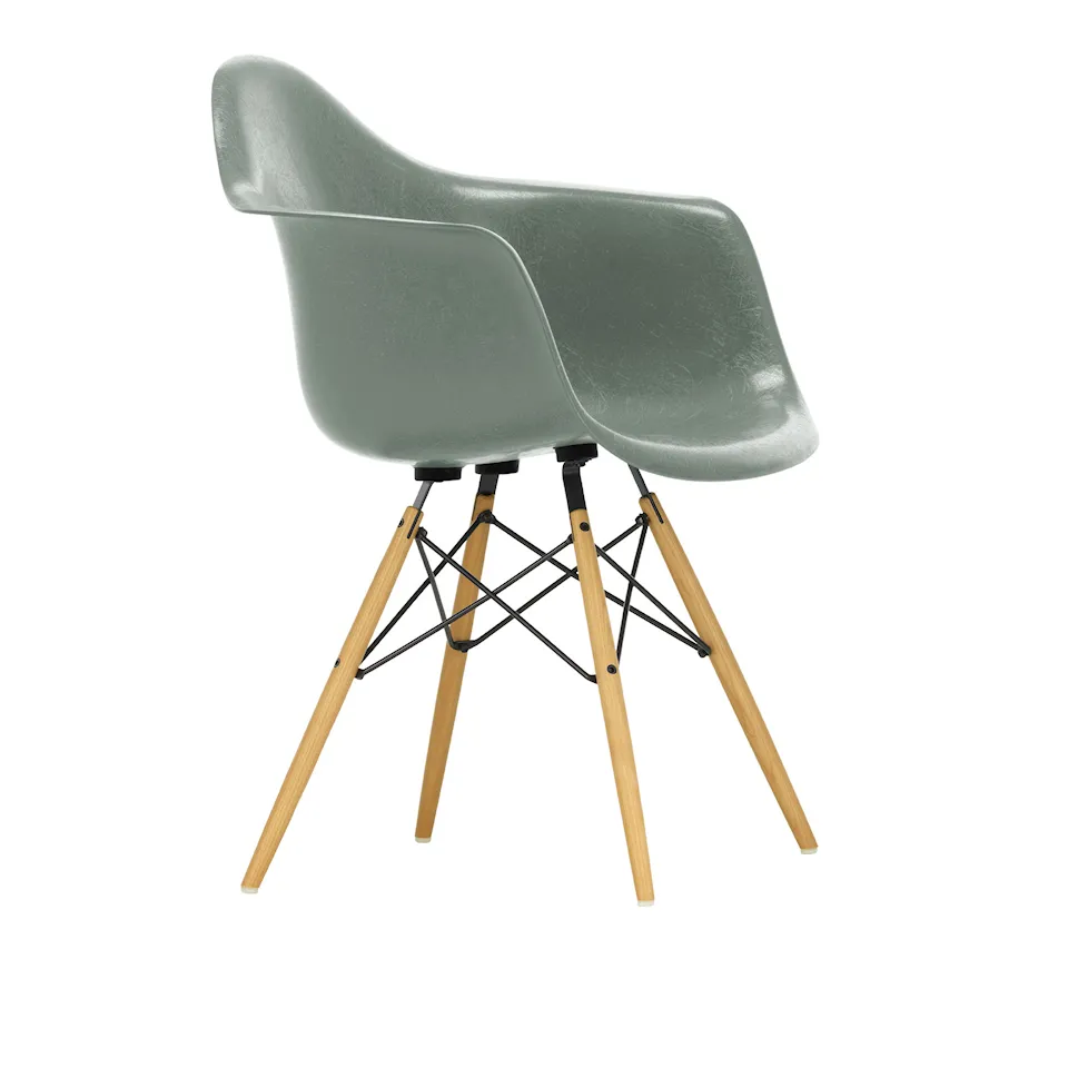 Eames Fiberglass Armchair DAW stol
