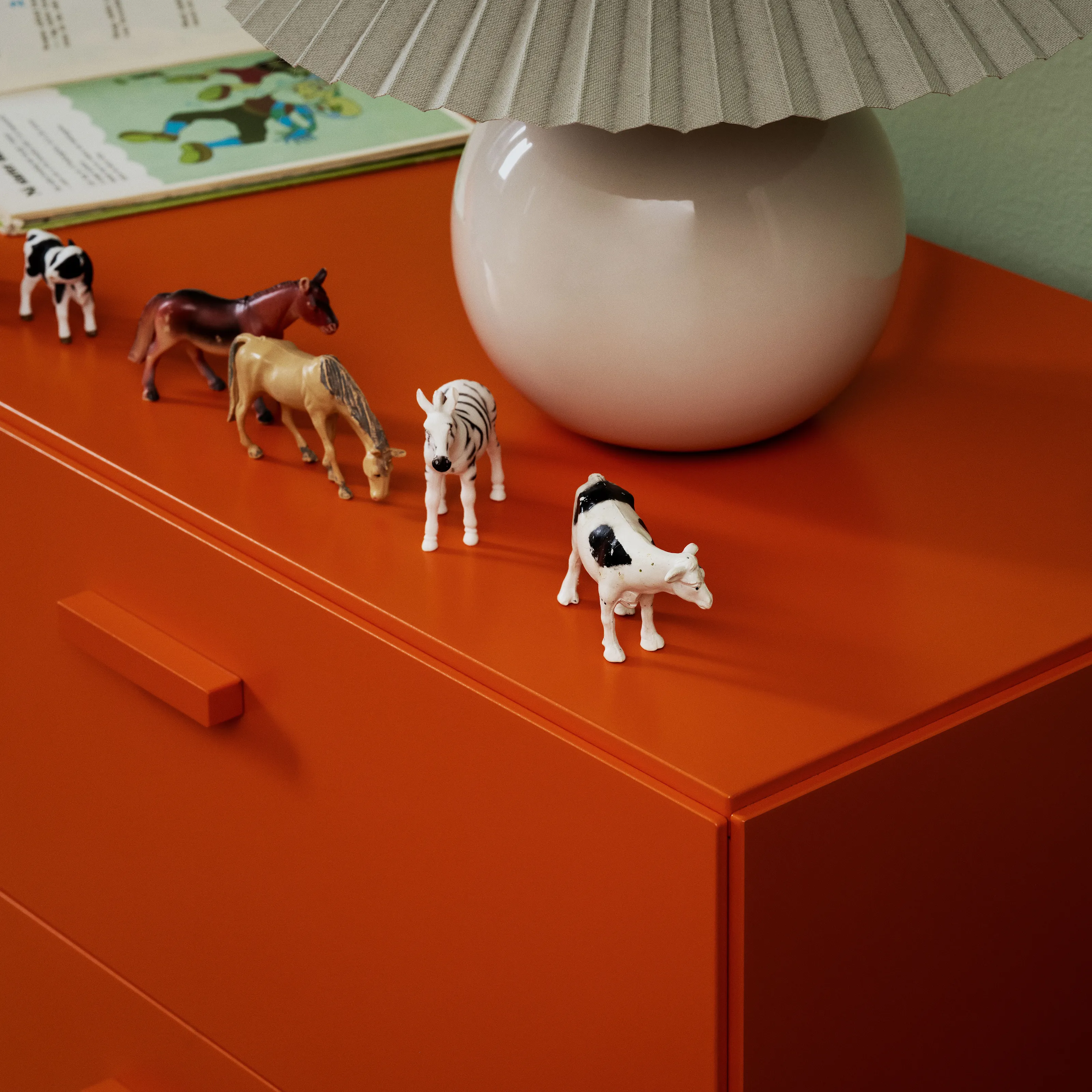 Relief Chest of Drawers Low Plinth - 2