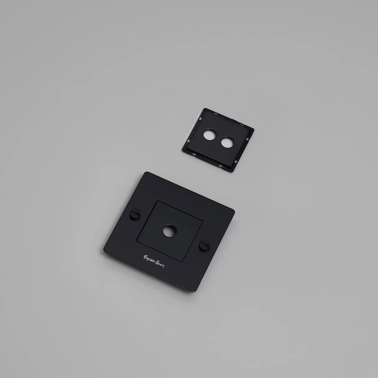 EU 1G Wall Plate Horiztonal With Infills - Smoked Bronze