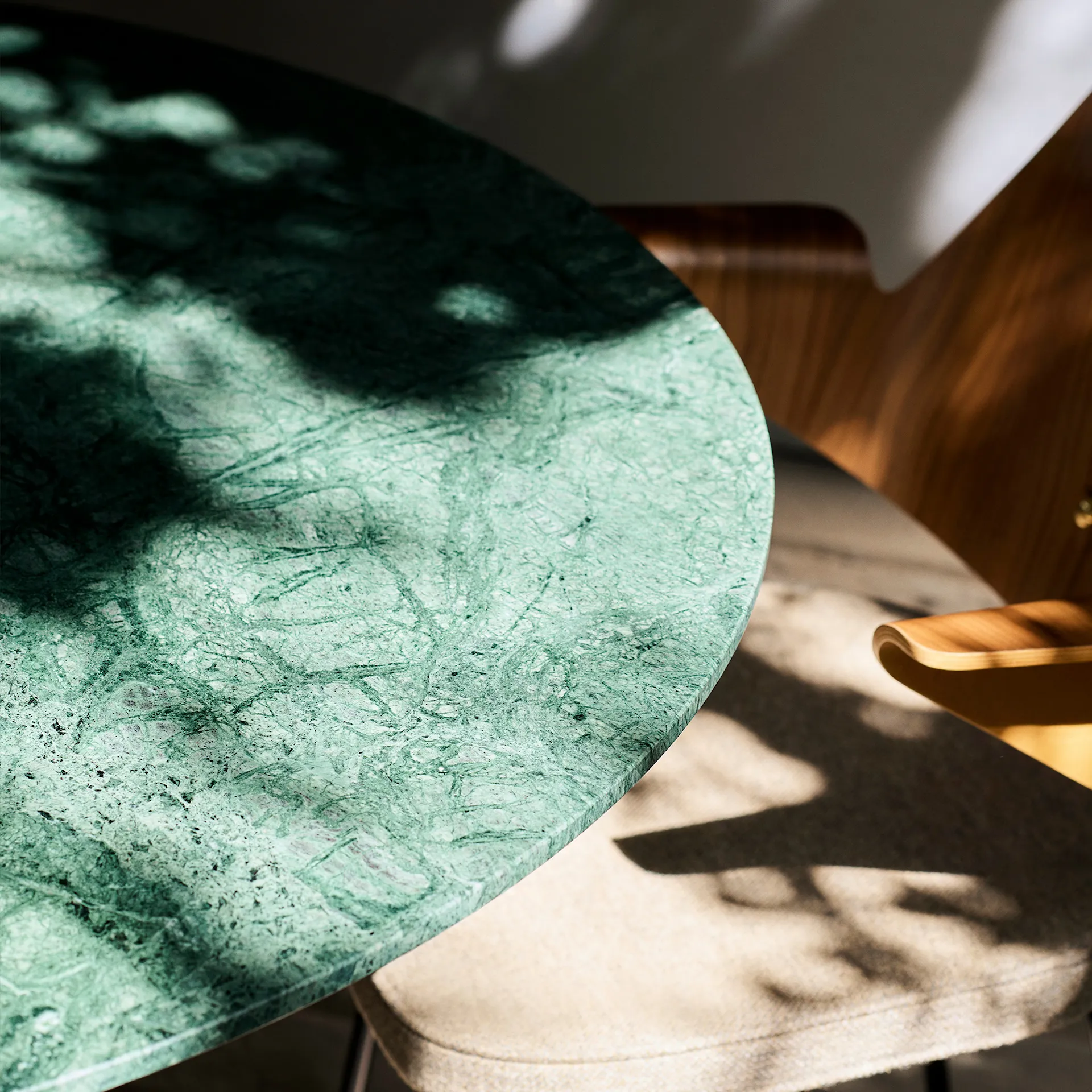 In Between Table SK11 Ø90 cm Marble Verde Guatemala Top - &Tradition - Sami Kallio - NO GA